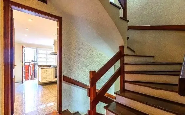 Imagem Casa sobrado no bairro Bela Vista de 3 dormitórios e 3 vagas DESOCUPADA