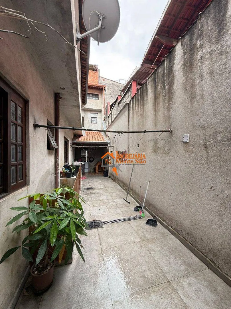 Imagem Sobrado com 3 dormitórios à venda, 253 m² por R$ 650.000,00 - Vila Rio de Janeiro - Guarulhos/SP
