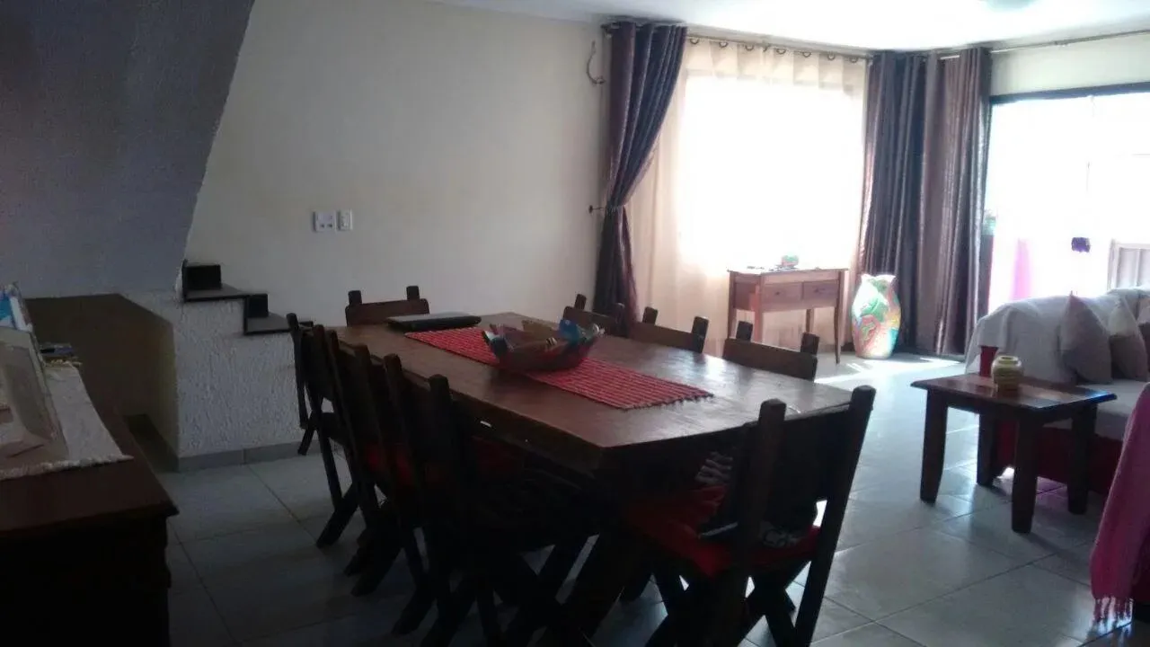 Imagem Casa em Condomínio para Venda em São Pedro da Aldeia / RJ no bairro Rua do Fogo