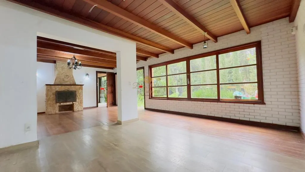 Imagem Comercial para Venda em Teresópolis / RJ no bairro Várzea