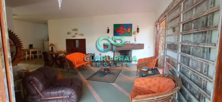 Imagem Casa ampla, térrea, 3 dormitórios sendo 2 suítes, sala para 2 ambientes com lareira, lavabo, cozinha, área de serviço, despensa