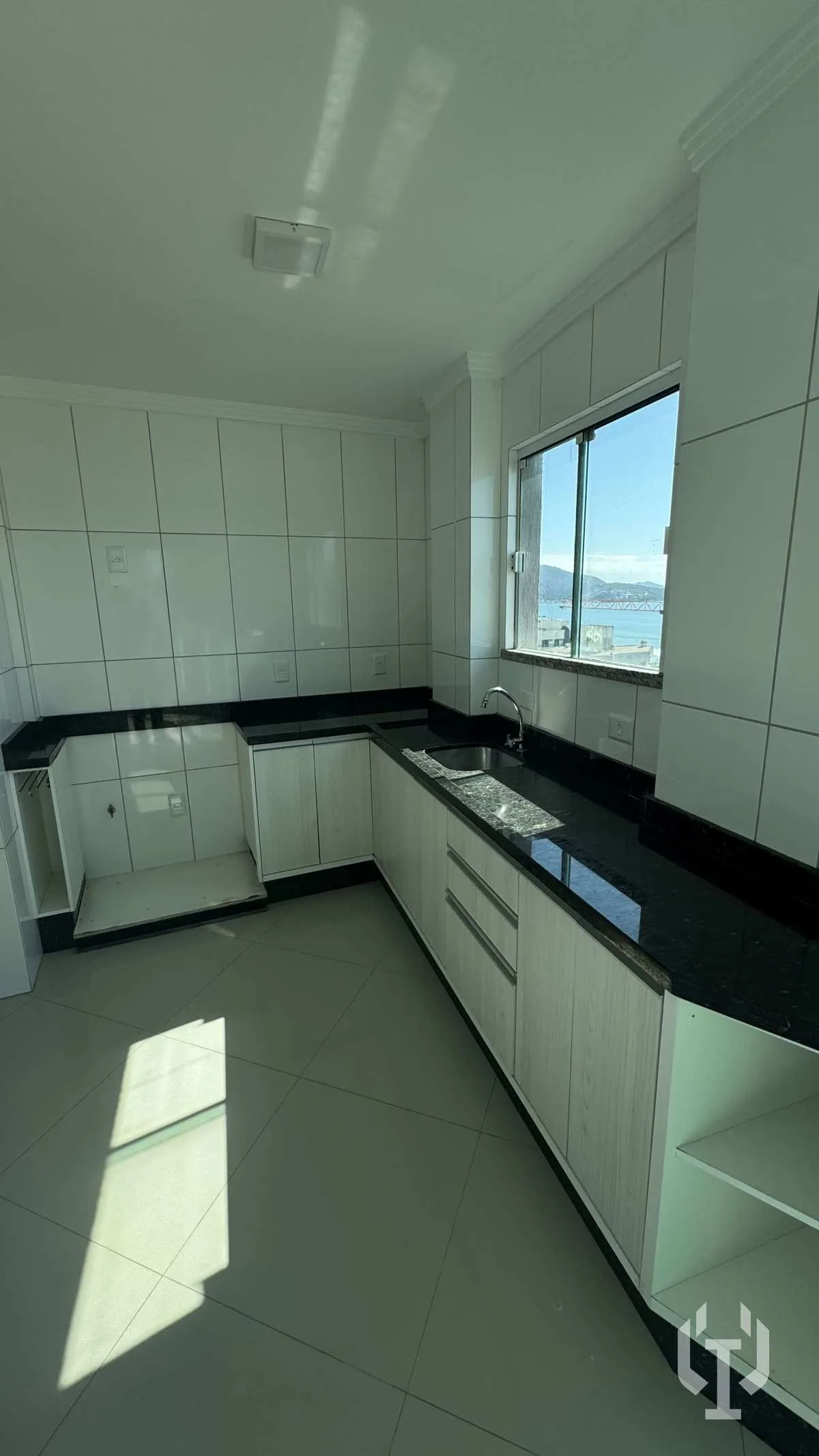 Imagem Apartamento à venda, no ED. LAGO MAGGIORE em Itapema, Meia Praia, com 3 quartos, 121,79m2