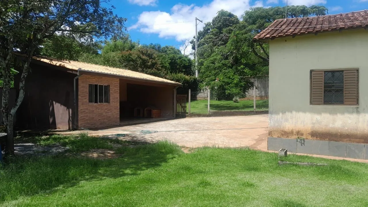 Imagem Chácara à venda com três construções no terreno sendo uma semi nova, Goiabal, Pindamonhangaba, SP