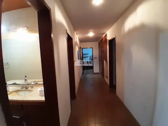 Imagem Casa à venda no bairro Nossa Senhora da Abadia, em Uberaba: 4 dormitórios, suíte, área de lazer e mais!