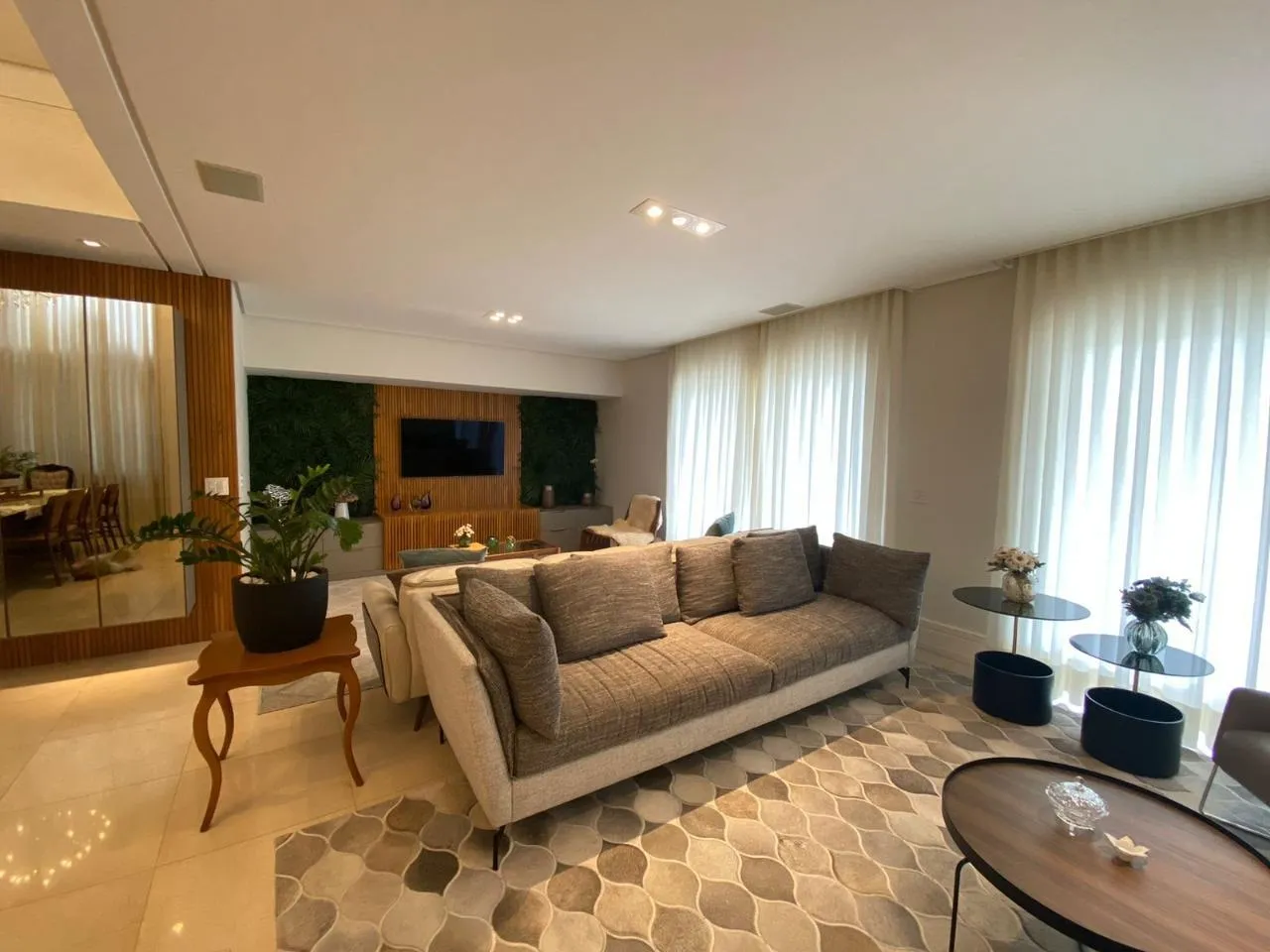 Imagem Casa de Luxo em Condomínio: 4 Quartos, 4 Suítes, 3 Salas na Chácara Santa Maria - Votorantim-SP (811m²)