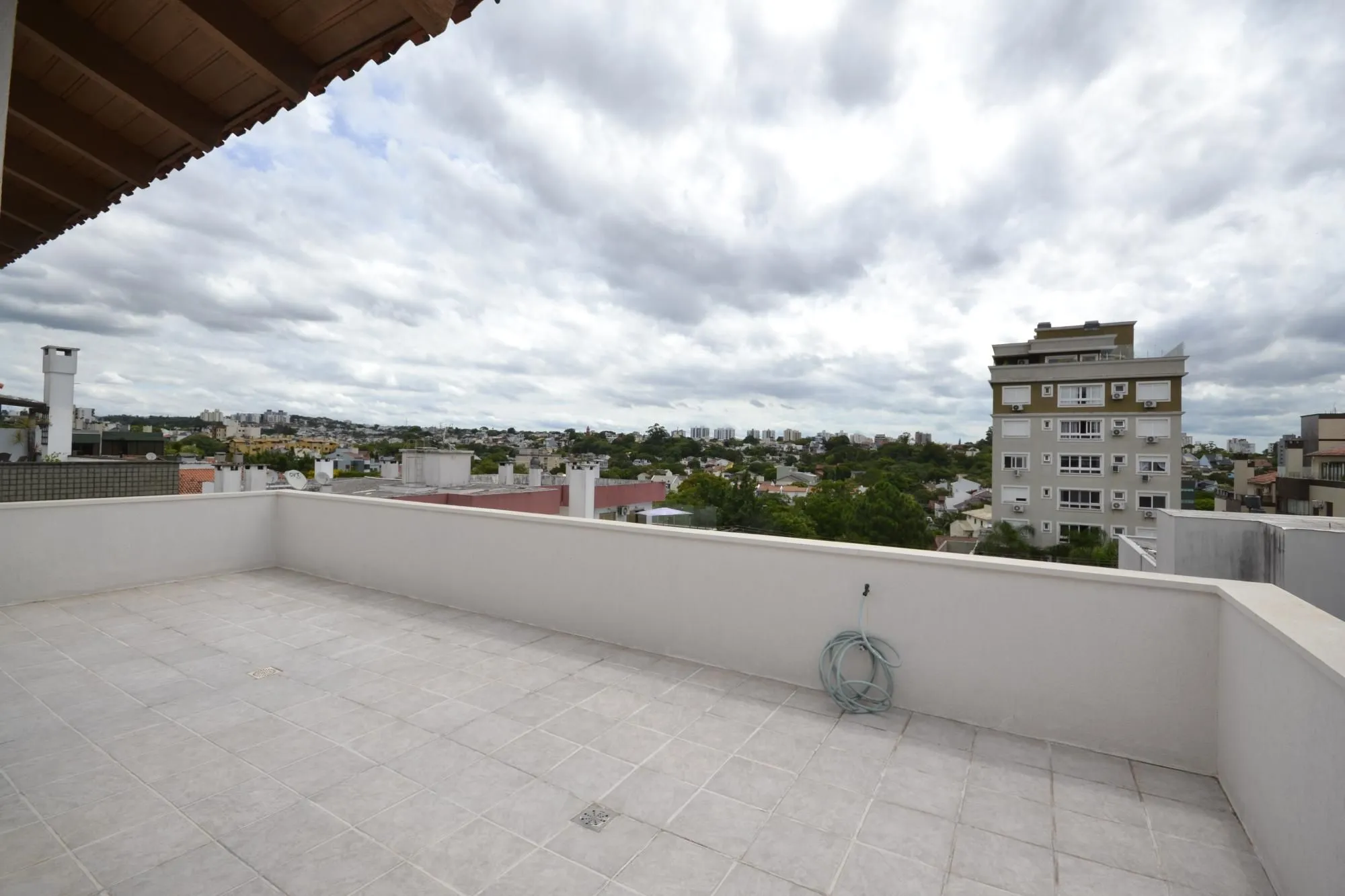 Imagem Cobertura Reformada no Jardim Planalto com 3 Vagas e Churrasqueira