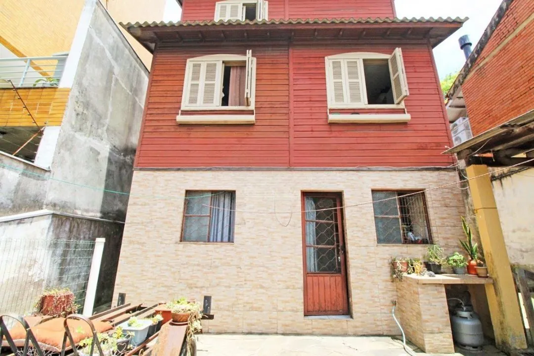 Imagem Casa/terreno c/ 3 dorm no Bairro Petrópolis em Porto Alegre