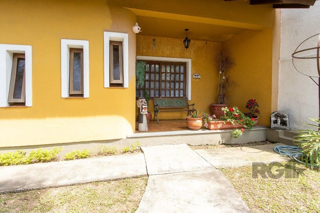 Imagem Casa para Venda - 300m², 3 dormitórios, sendo 1 suites, 4 vagas - Nonoai