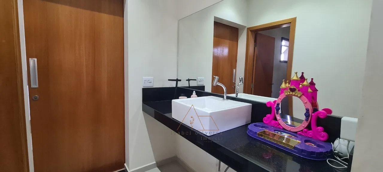 Imagem Imperdível! Casa à venda em Salto-SP, Condomínio Terras de Mont Serrat. 4 quartos, 2 suíte, 2 salas, 6 banheiros, 6 vagas de garagem, 335m².