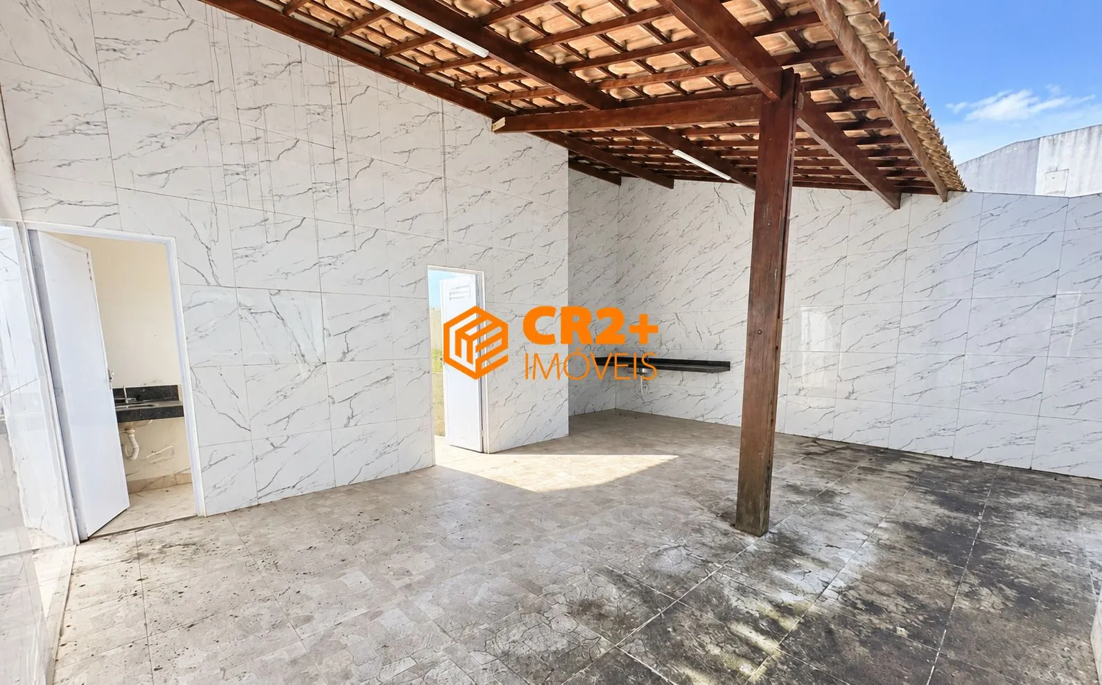 Imagem SOBRADO TRIPLEX À VENDA EM TAMANDARÉ - 4 SUÍTES, PISCINA E 1 VAGA