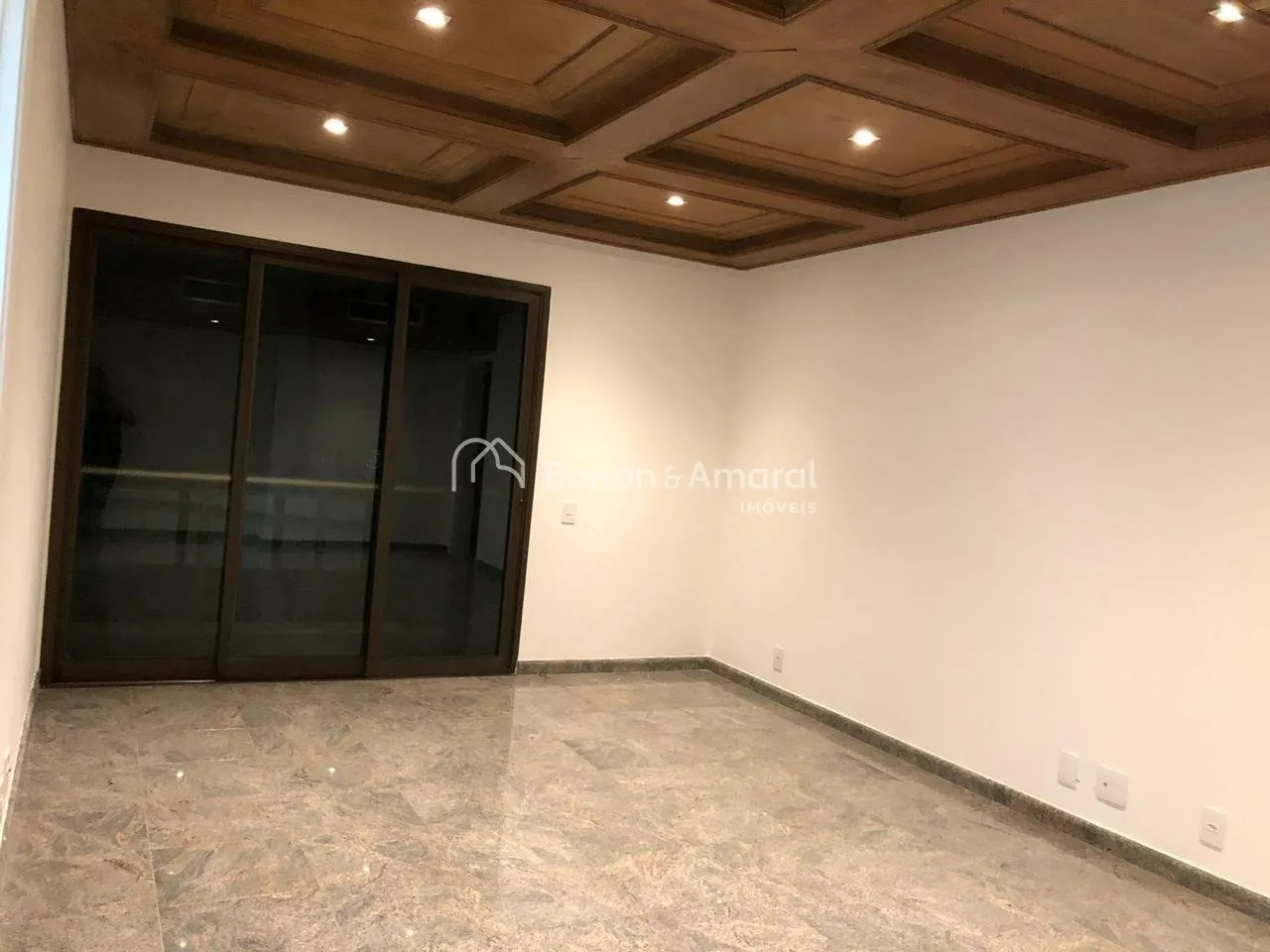 Imagem Apartamento à venda com 04 suítes, salas integradas, 03 vagas, 568 m² no Cambuí.