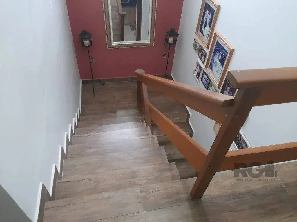 Imagem Casa com 3 dormitórios no bairro Lomba do Pinheiro