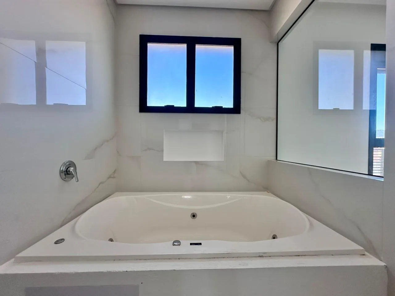 Imagem Apartamento com vista para o mar à venda com 198m2 por R$ 4.400.000,00