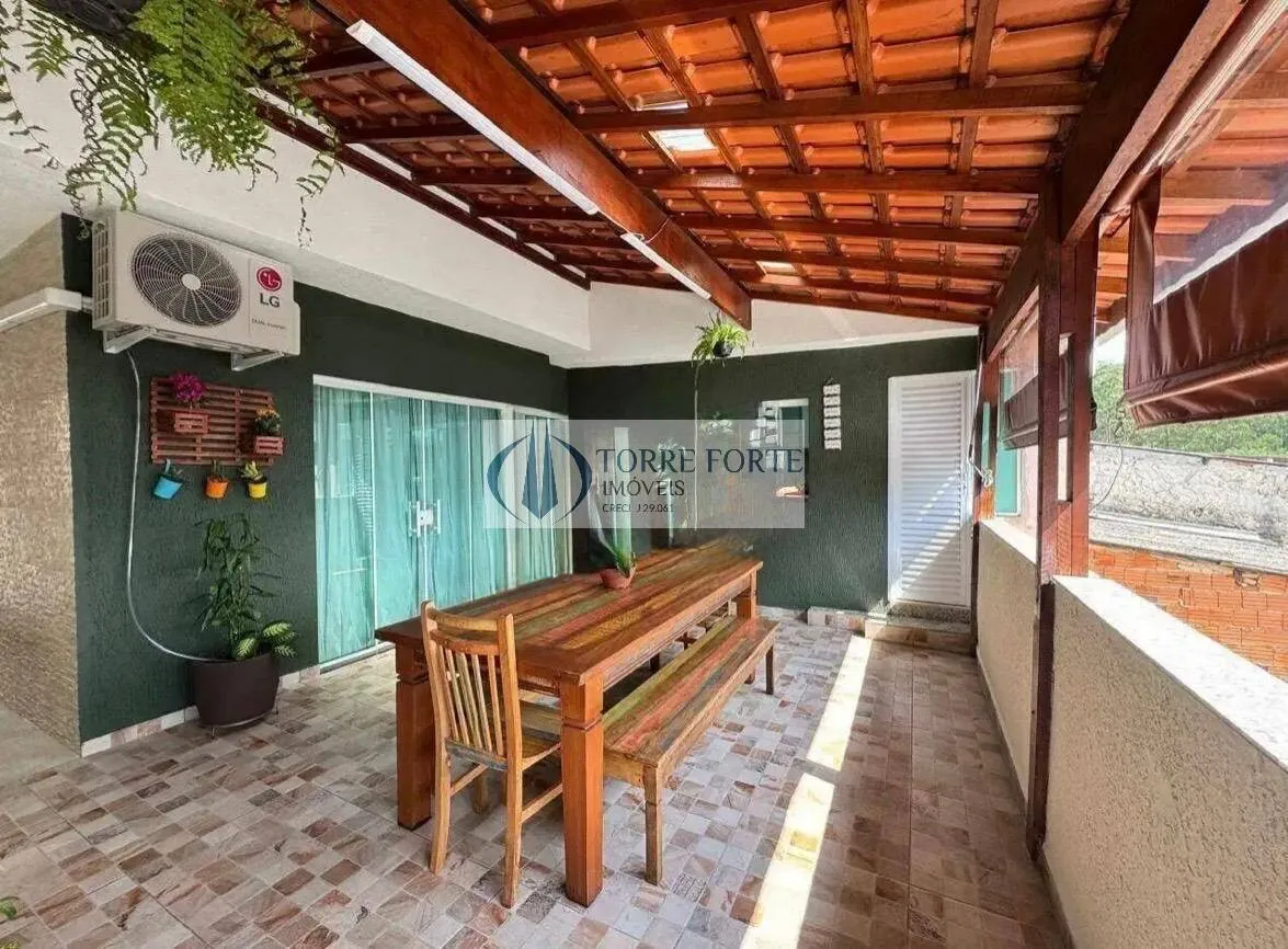 Imagem Linda Casa com 4 dormitorios 3 banheiros 2 vagas em Itaquera.