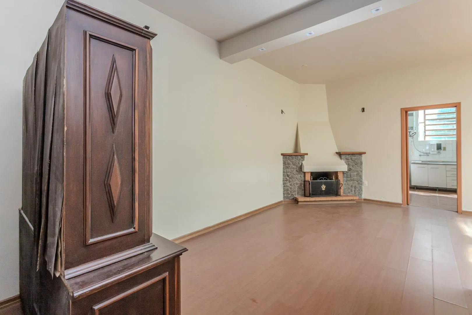 Imagem Casa sobrado no Partenon com 5 dormitórios e 4 vagas