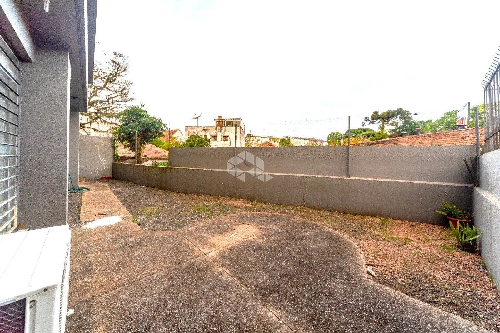 Imagem CONJUNTO COMERCIAL PODENDO FACILMENTE SER TRANSFORMADO EM APTO GARDEN