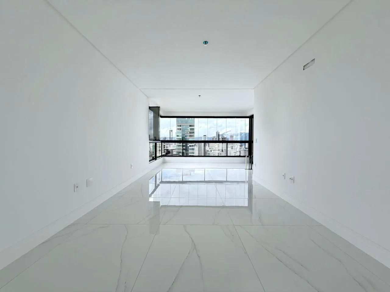 Imagem Apartamento à venda com 206m2 por R$ 3.290.000,00