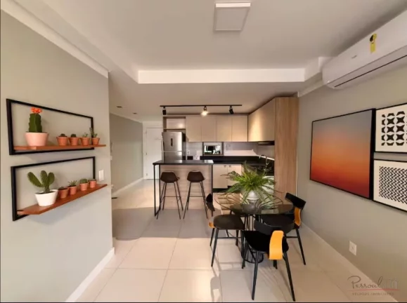 Imagem Descubra este moderno apartamento de aproximadamente 80 m², localizado no coração de Jurerê Lest...
