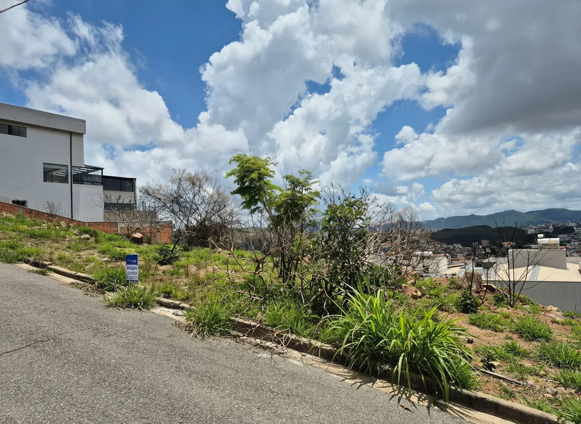Imagem Terreno 250 m² à venda em Jardim Bandeirantes, Poços de Caldas
