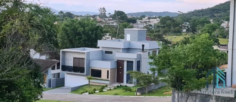 Imagem Casa linda Mobiliada, 04 suítes, em condomínio, no Cachoeira do Bom Jesus em Florianópolis SC
