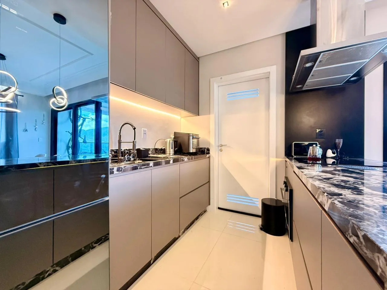 Imagem Apartamento com vista para o mar à venda com 120m2 por R$ 3.000.000,00