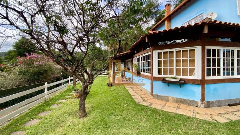 Imagem Casa com 5 dormitórios sendo 2 suítes à venda, 220 m² por R$ 990.000 - Golfe - Teresópolis/RJ
