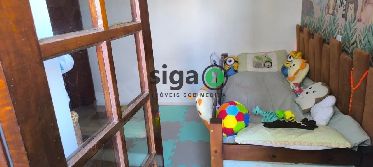 Imagem Casa Espaçosa com 3 Quartos, Suíte, Quintal e Churrasqueira em Localização Privilegiada