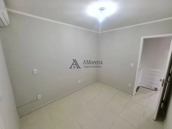 Imagem Casa Condomínio Residencial Thina à Venda em Jundiaí-SP - 3 Quartos, 1 Suíte, 2 Salas, 3 Banheiros, 2 Vagas de Garagem - Jardim Carolina