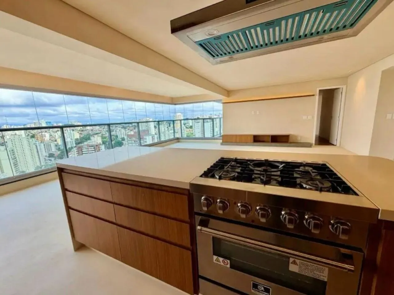 Imagem Apto com 184m² com 3 suítes e 3 vagas para Venda ou Locação na Vila Romana sem mobília