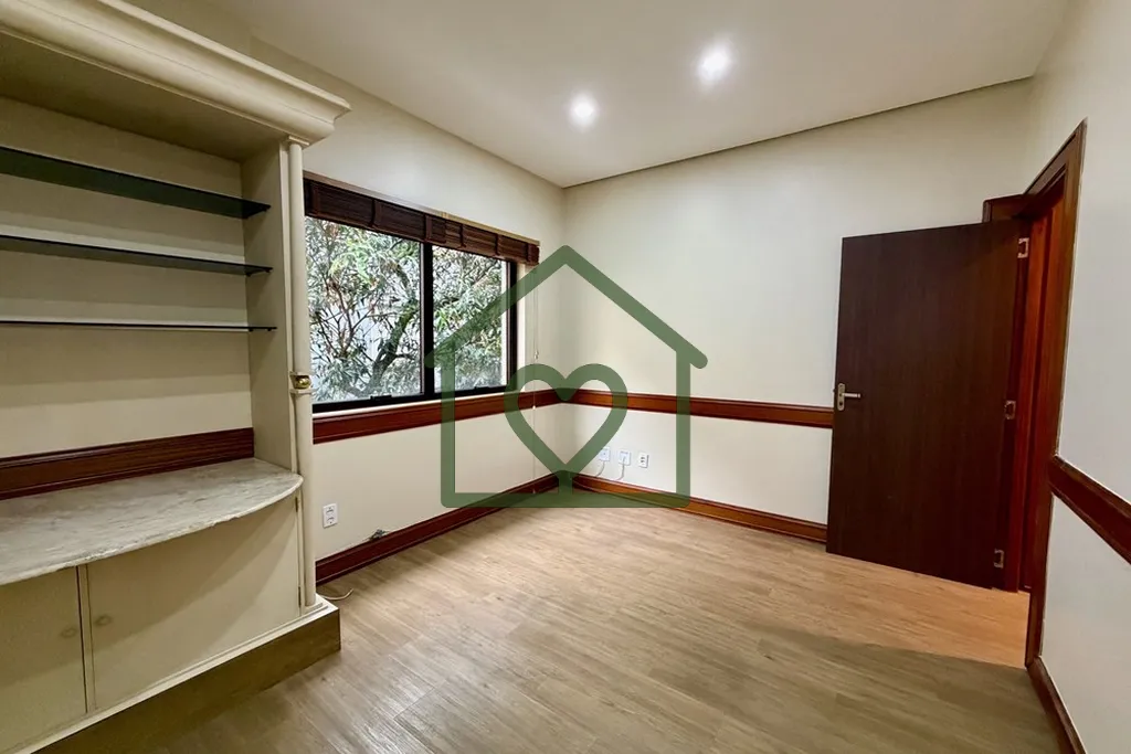 Imagem Consultório com 2 salas de atendimento, isolamento acústico e vaga de garagem!

Localizado no bair...