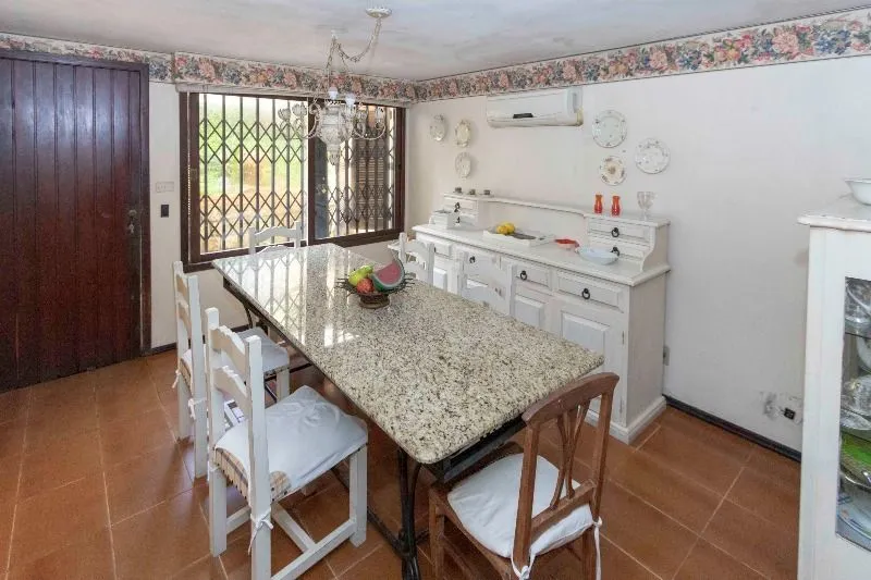 Imagem Casa para Venda - 420m², 5 dormitórios, sendo 2 suites, 6 vagas - Nonoai