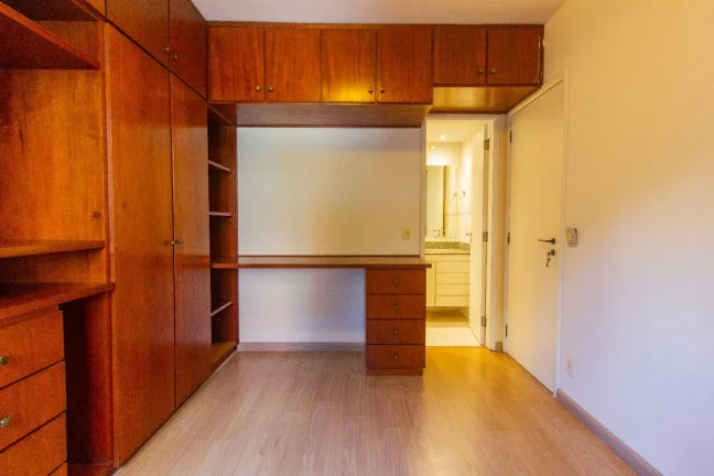 Imagem Venda de Apartamento de Alto Padrão na Vila Andrade, São Paulo-SP: 3 Quartos, 2 Suítes, 4 Banheiros, 2 Vagas, 121m².