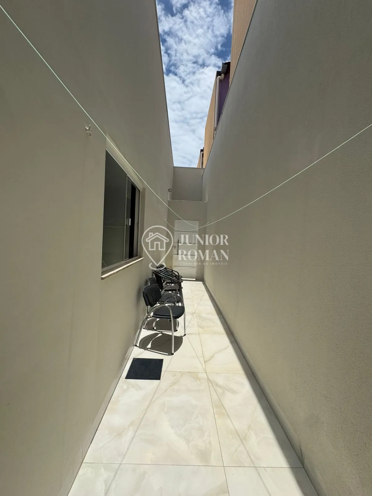Imagem LINDA CASA 3 DORM SENDO 2 SUITES COM PISCINA E CHURRASQUEIRA - JD VITORIA - BARREIRAS/BA