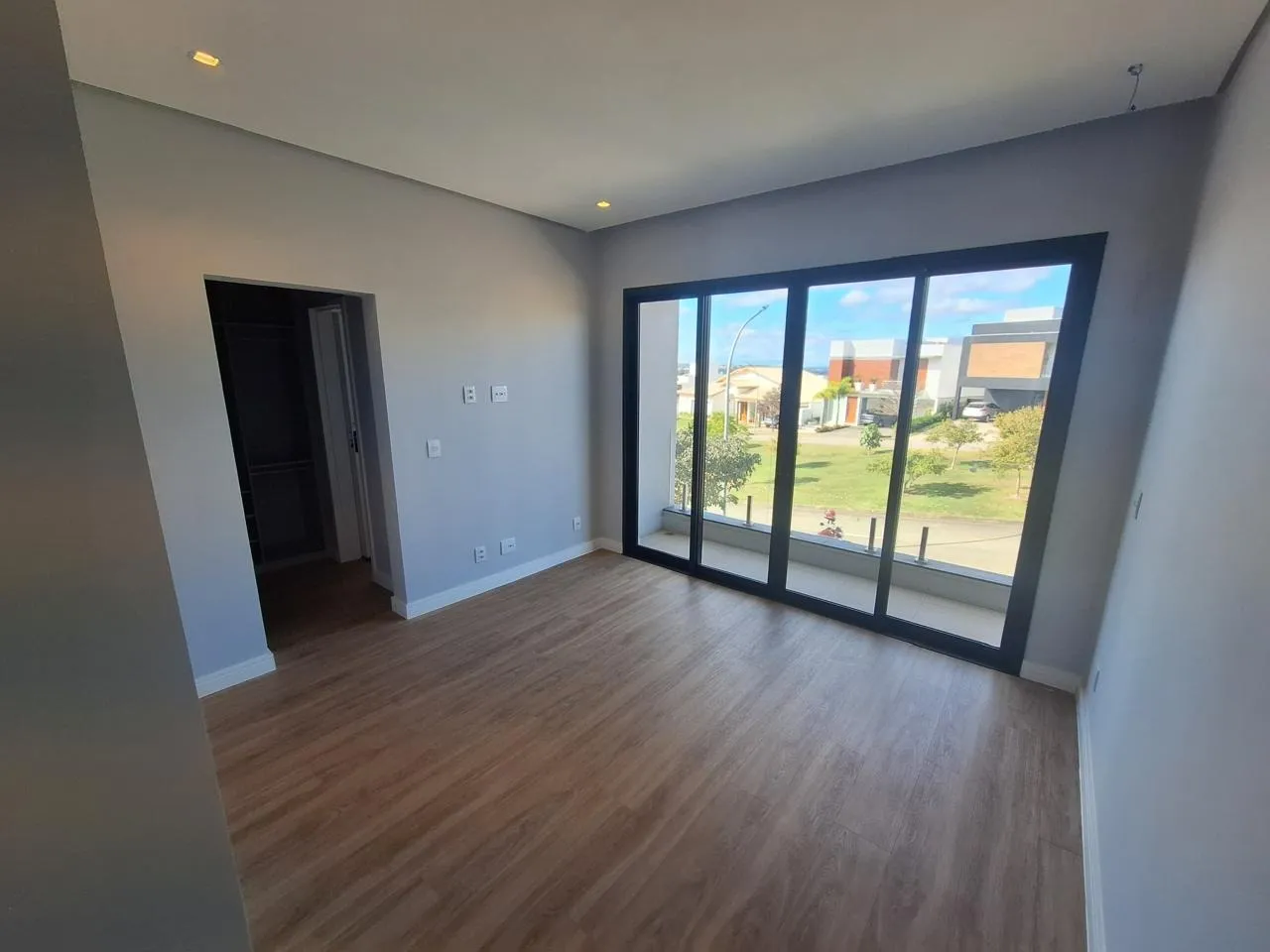 Imagem Casa de Alto Padrão com 340m² no Alphaville Nova Esplanada I Locação / Venda