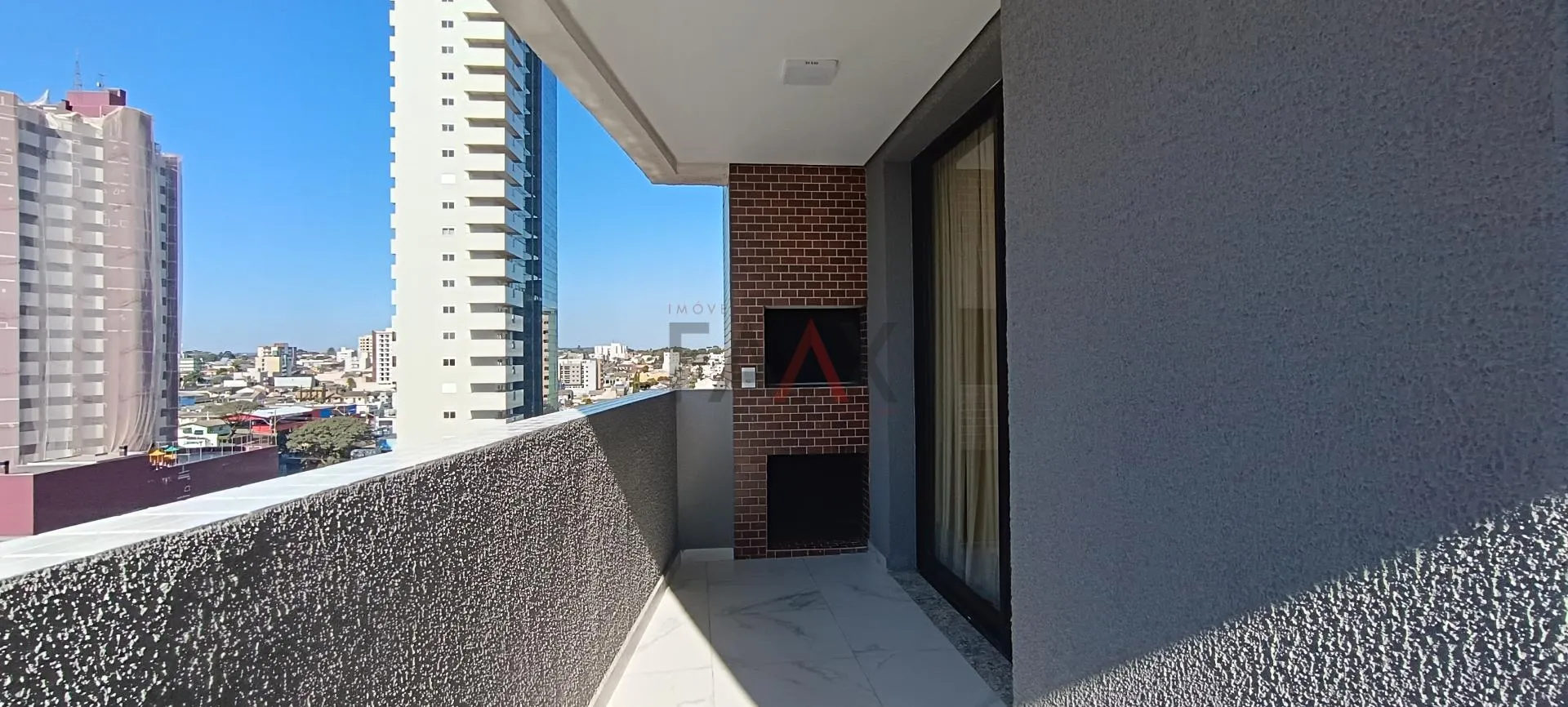 Imagem Apartamento à venda no Centro com 2 suítes mais vaga de garagem coberta