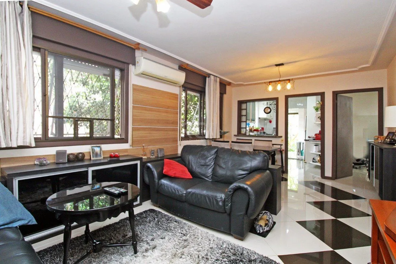 Imagem Casa para Venda - 464.5m², 3 dormitórios, sendo 1 suites, 3 vagas - Petrópolis