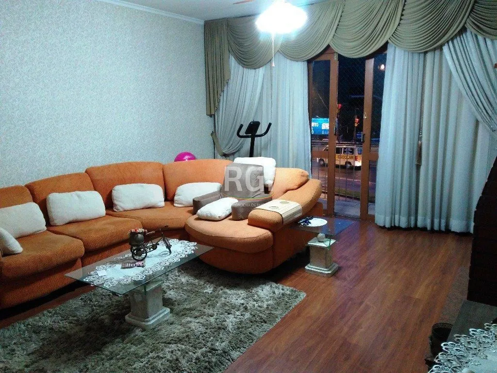 Imagem Cobertura para Venda - 323.99m², 3 dormitórios, sendo 1 suites, Partenon
