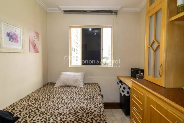 Imagem Localizado no charmoso bairro de Mansões Santo Antônio, este espaçoso apartamento de 80 metros qu...