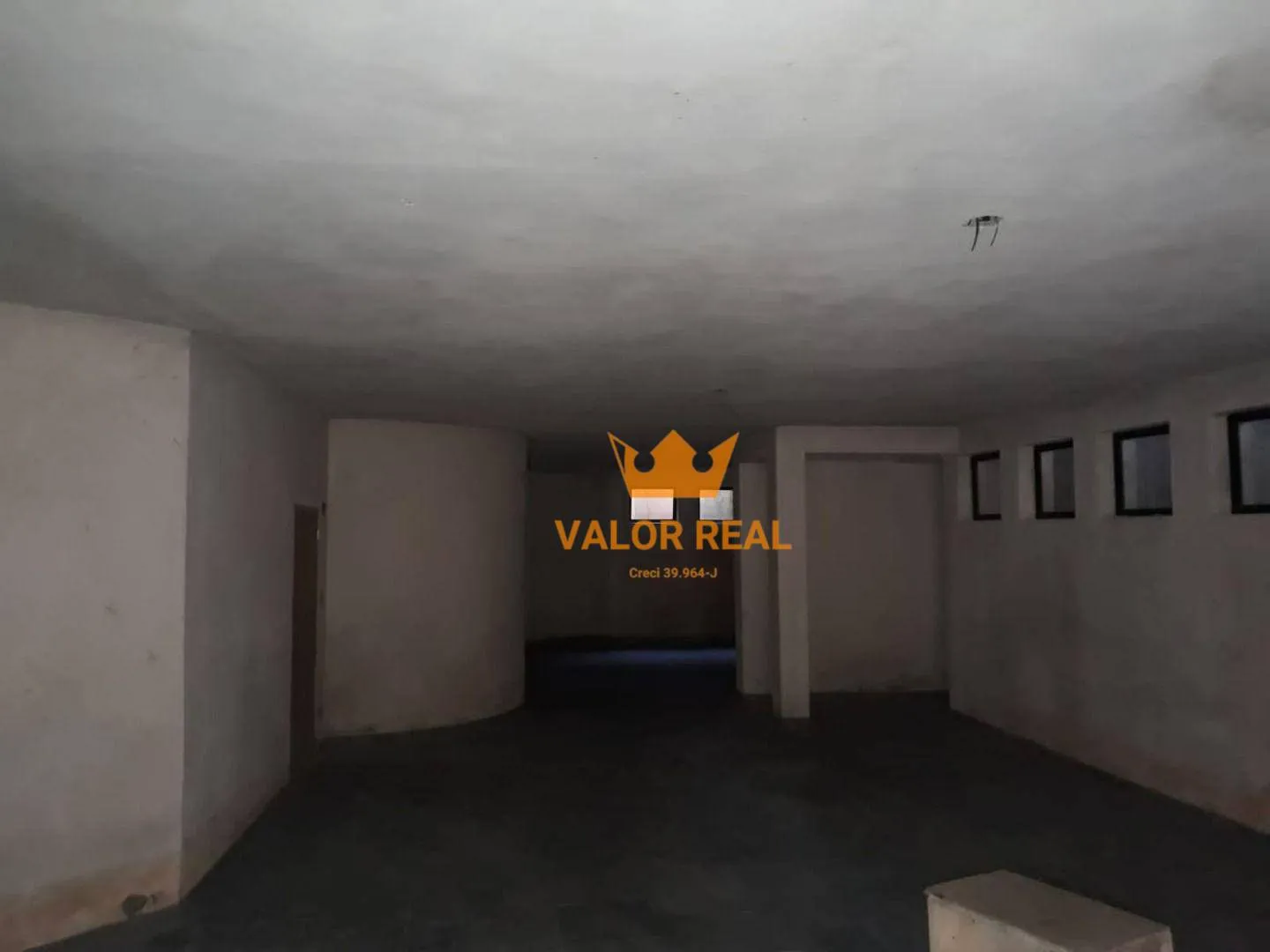 Imagem Magnifica casa em construção de alto padrão, possuindo 3.005m e mais 796m de área construida , possuindo um excelente design.