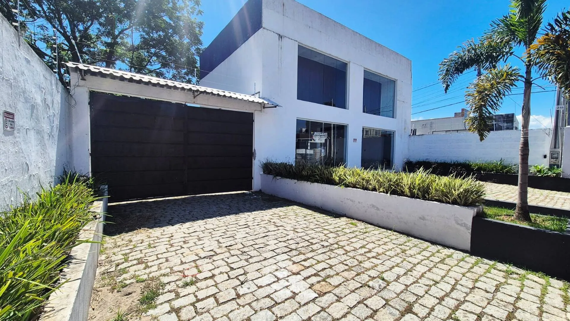 Imagem Ponto Comercial / Galpão para Locação - Pindamonhangaba