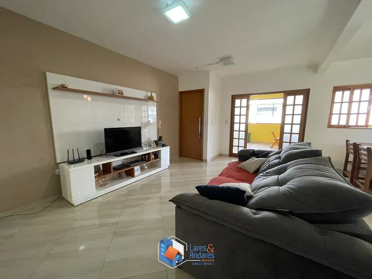 Imagem Sobrado para venda em Jardim Vaz de Lima com 4 quartos, sendo 2 suítes, 230m²