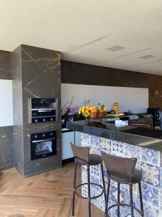 Imagem CASA COM 4 QUARTOS E 4 SUÍTES A VENDA NA PRAIA