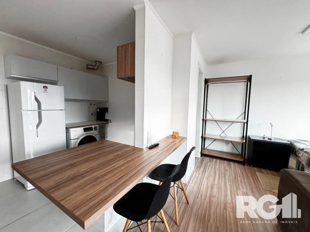 Imagem Apartamento pra investidor, 1 dormitório 51m², privativos 01 vaga locado. TOTALMENTE MOBILIADO R. Plácido de Castro - Azenha - Porto Alegre