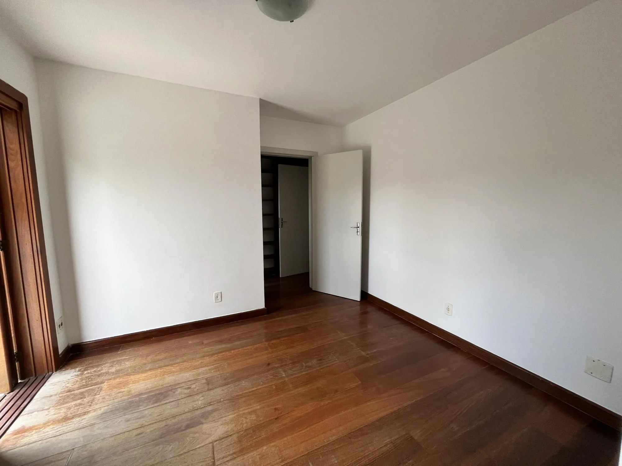 Imagem Apartamento de 1 quarto com sacada e 1 vaga de garagem no bairro Farroupilha