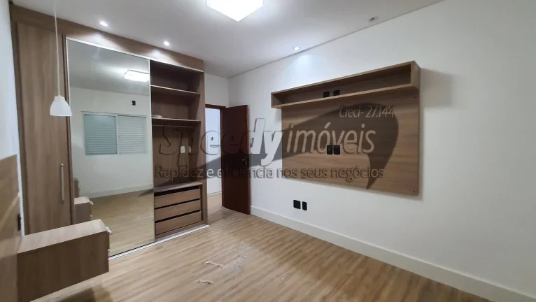 Imagem Casa em Santos á venda com 3 dormitórios.