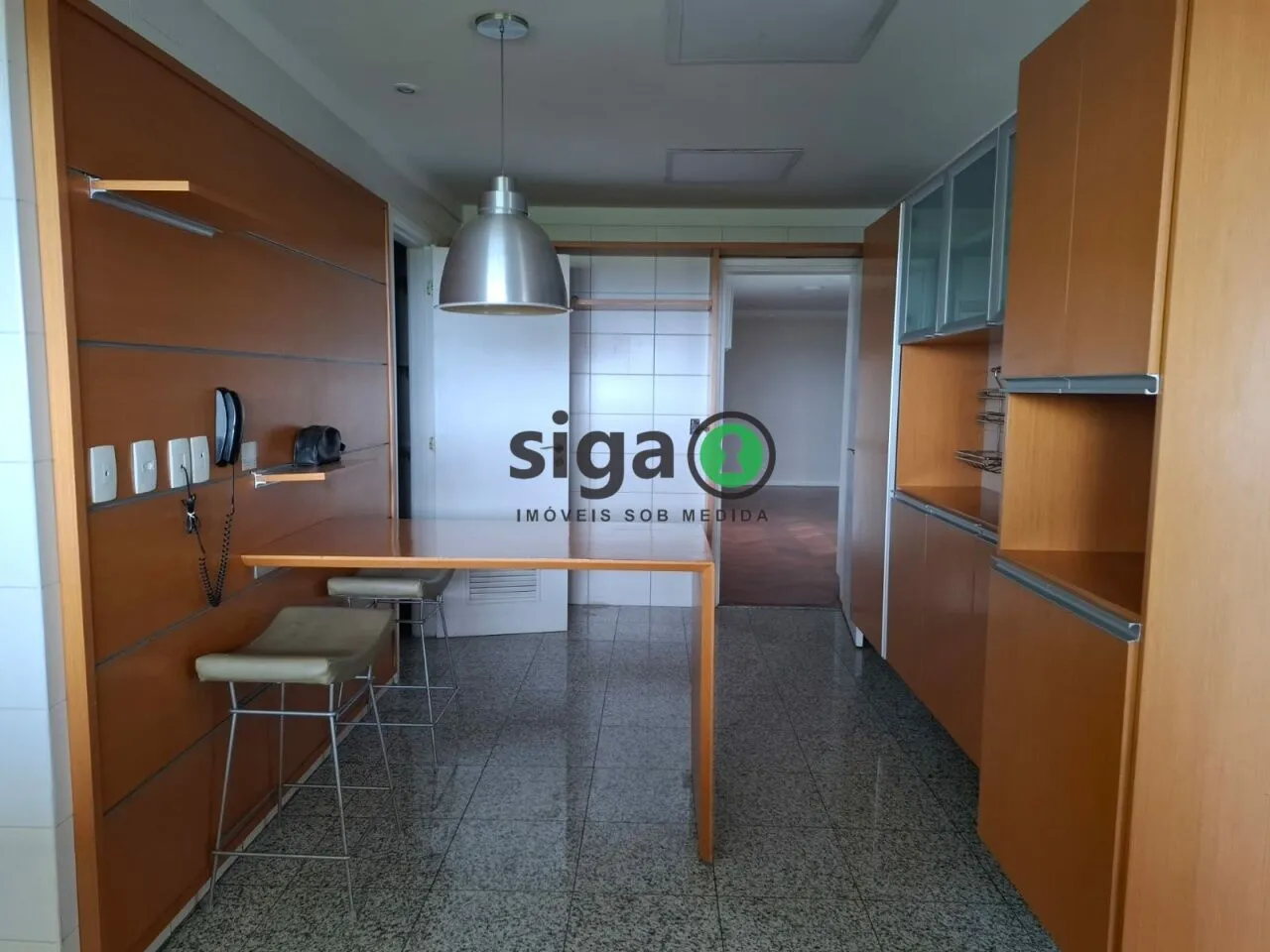 Imagem Apartamento disponível para locação - 400m²- 4 suítes - 5 vagas - Depósito privativo