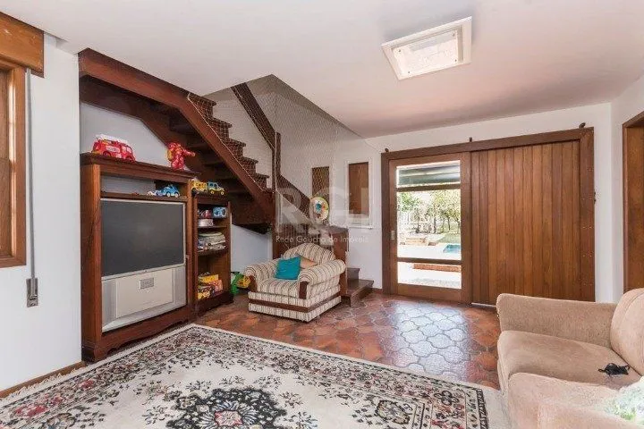 Imagem Casa para Venda - 247m², 4 dormitórios, sendo 1 suites, 5 vagas - Glória