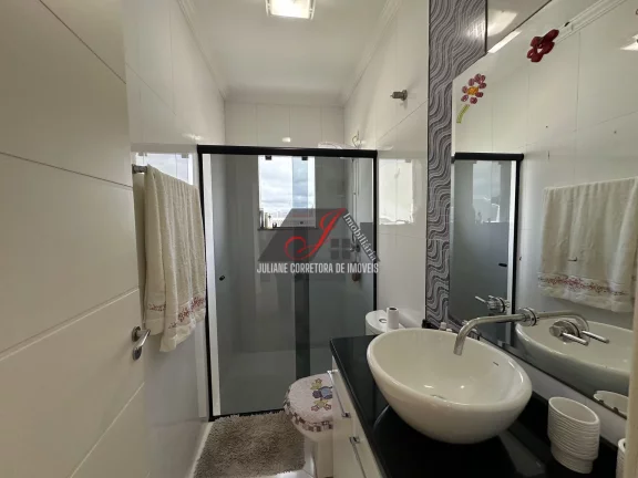 Imagem Casa Alto Padrão à venda, bairro Pinheirinho em Curitiba.