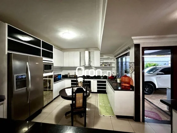 Imagem Sobrado à venda, 540 m² por R$ 2.399.000,00 - Setor Central - Senador Canedo/GO
