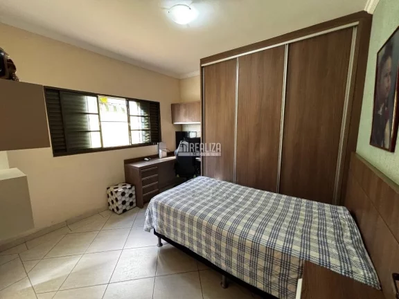 Imagem Casa à venda no bairro Estados Unidos em Uberaba - 3 dormitórios, 2 suítes, 3 garagens